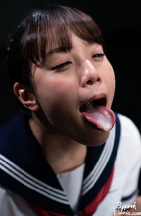 Kogal Komatsu Aya on her knees receiving cum in her mouth